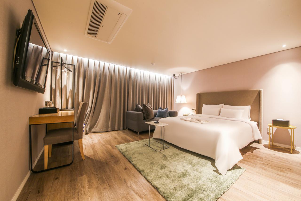 Hotel Londoner Hwamyeong Busan Exterior photo