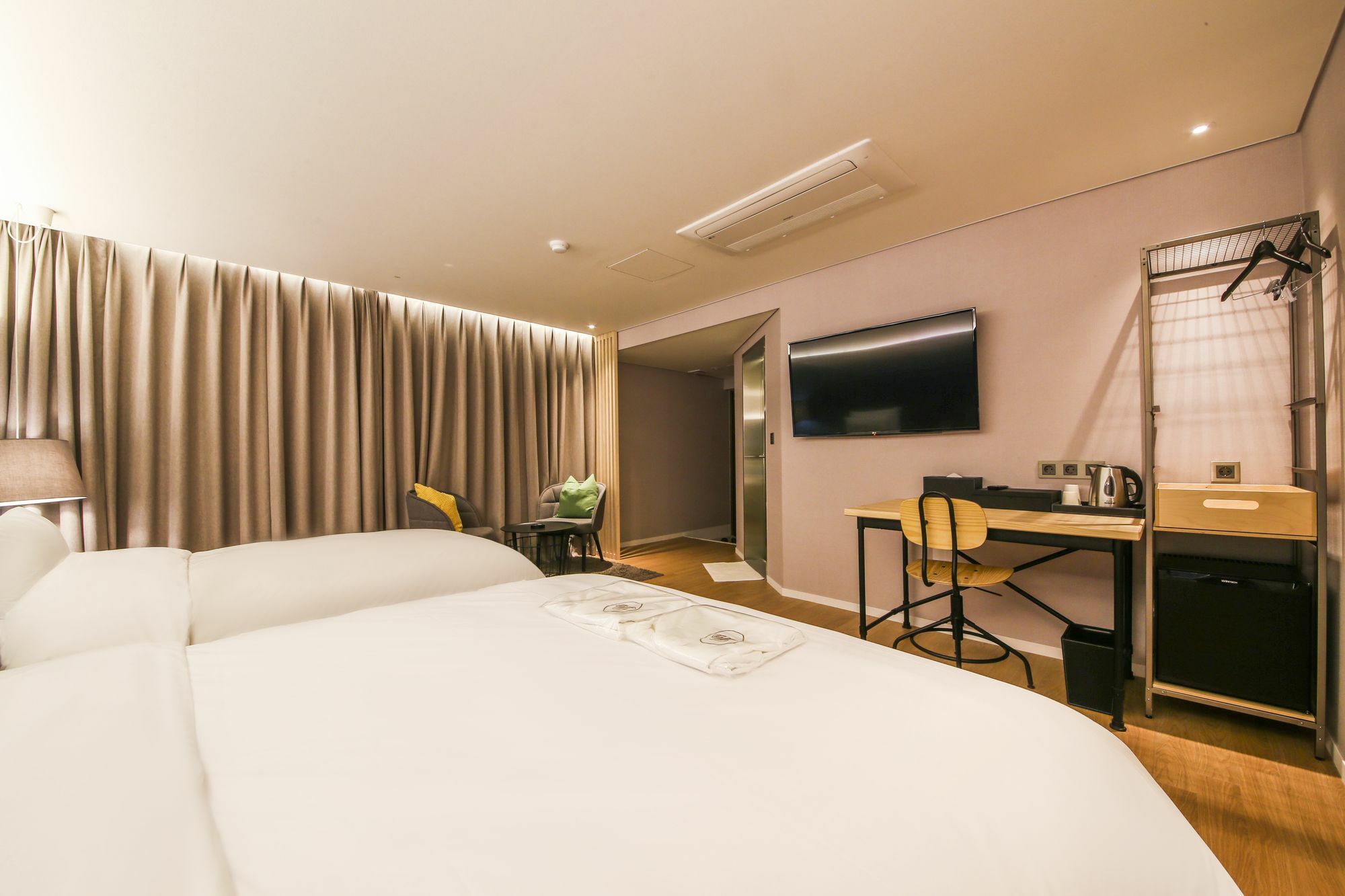 Hotel Londoner Hwamyeong Busan Exterior photo